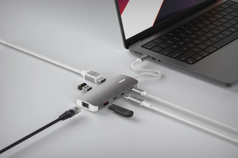LINQ 8in1 8K PRO USB-C Multiport Hub 140W